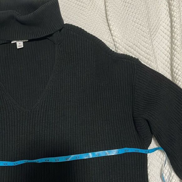 NWT- Bar lll -3X. Knit Cutout Sweater - Picture 5 of 7